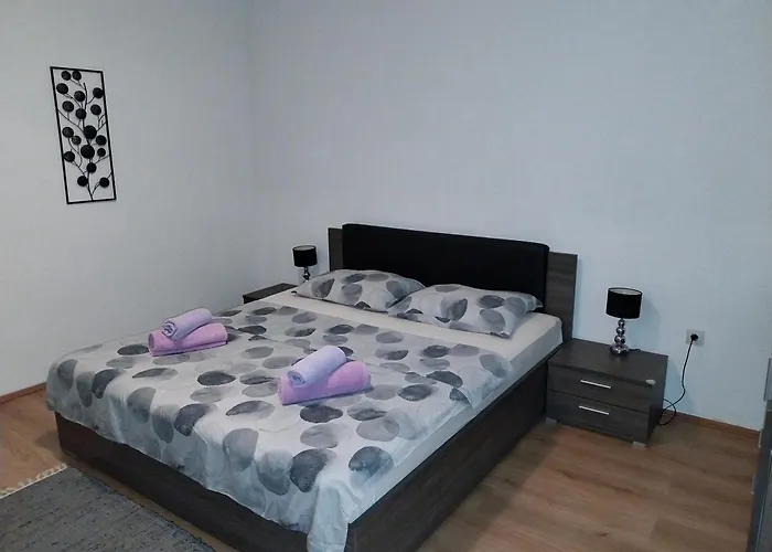 Summer Point Apartment